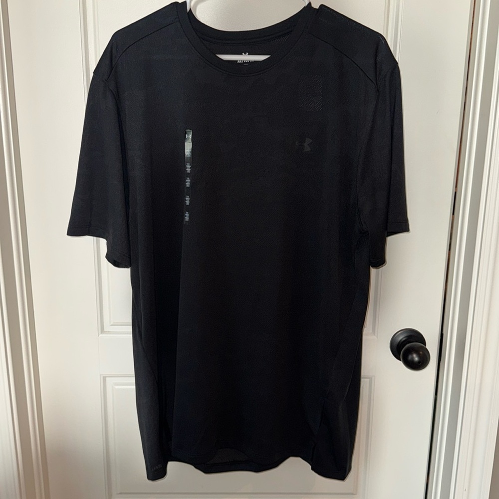 Under Armour Men’s Tee NWT